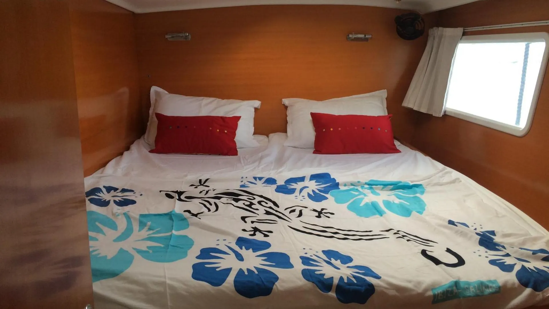 Botel Superbe Catamaran Hotel Sant Carles De La Rapita